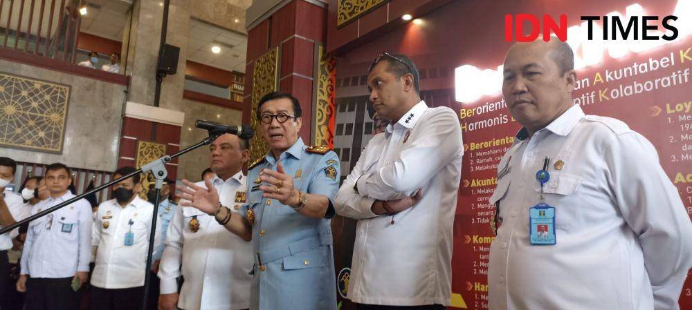 Menteri Hukum dan HAM, Yasonna Laoly di kantor Kemenkumham, Jakarta Rabu (4/1/2023). (IDN Times/Lia Hutasoit)