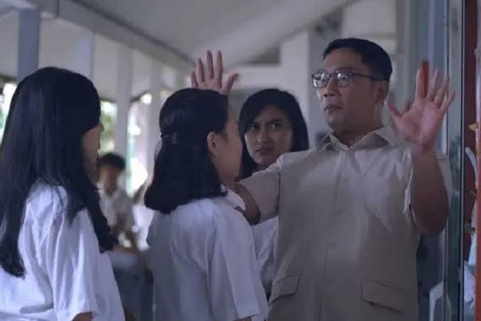 Ridwan Kamil di film Dilan. (Dok Falcon Pictures/Dilan 1990)
