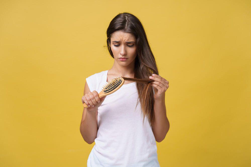 5 Kebiasaan yang Membuat Rambut Semakin Rusak, Hindari!