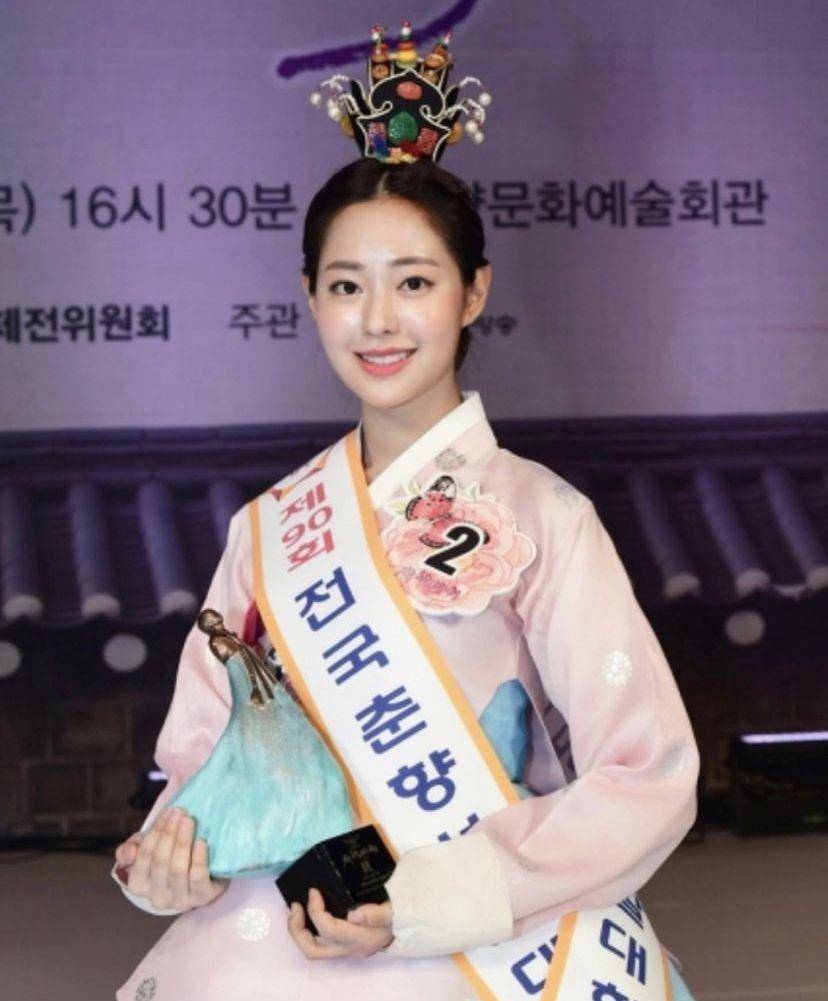 potret Shin Seul Ki menang kontes kecantikan (instagram.com/shinseulkee)