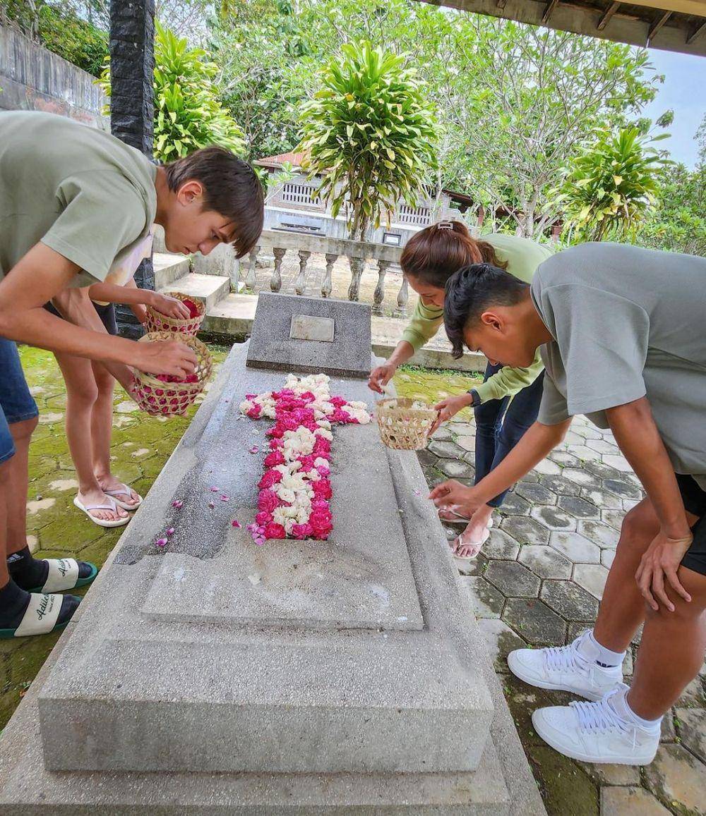 Kebersamaan Donna dan Darius dengan buah hati (instagram.com/dagnesia)