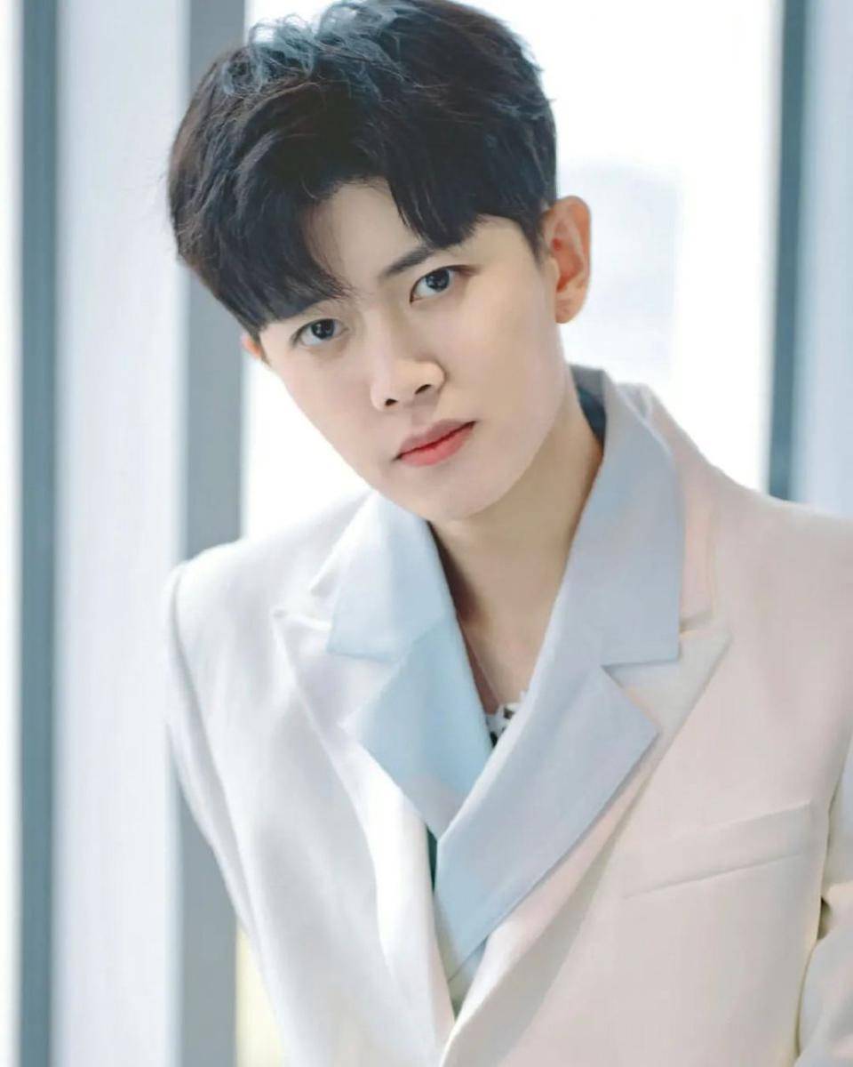 Ren Jialun (instagram.com/renjialun_03)