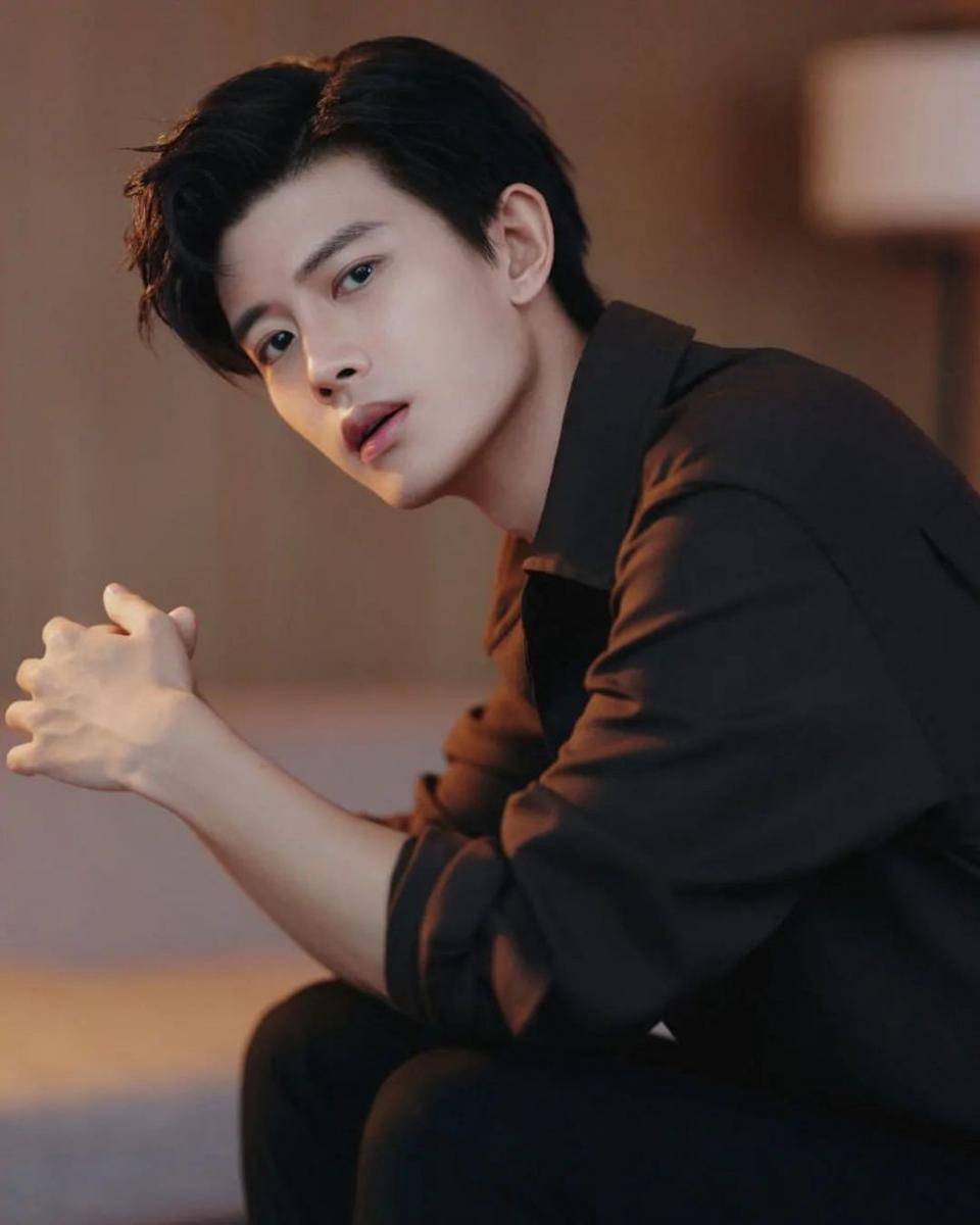 Ren Jialun (instagram.com/renjialun_03)