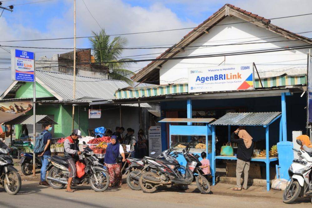 Agen BRILink menyediakan layanan yang dekat dan aman. (Dok. BRI)