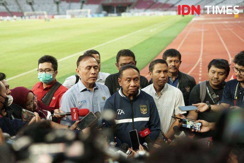 Menpora RI, Zaiunudin Amali dan Ketua Umum PSSI, Mochamad Iriawan di SUGBK, Kamis (5/1/2023). (IDN Times/Tino).