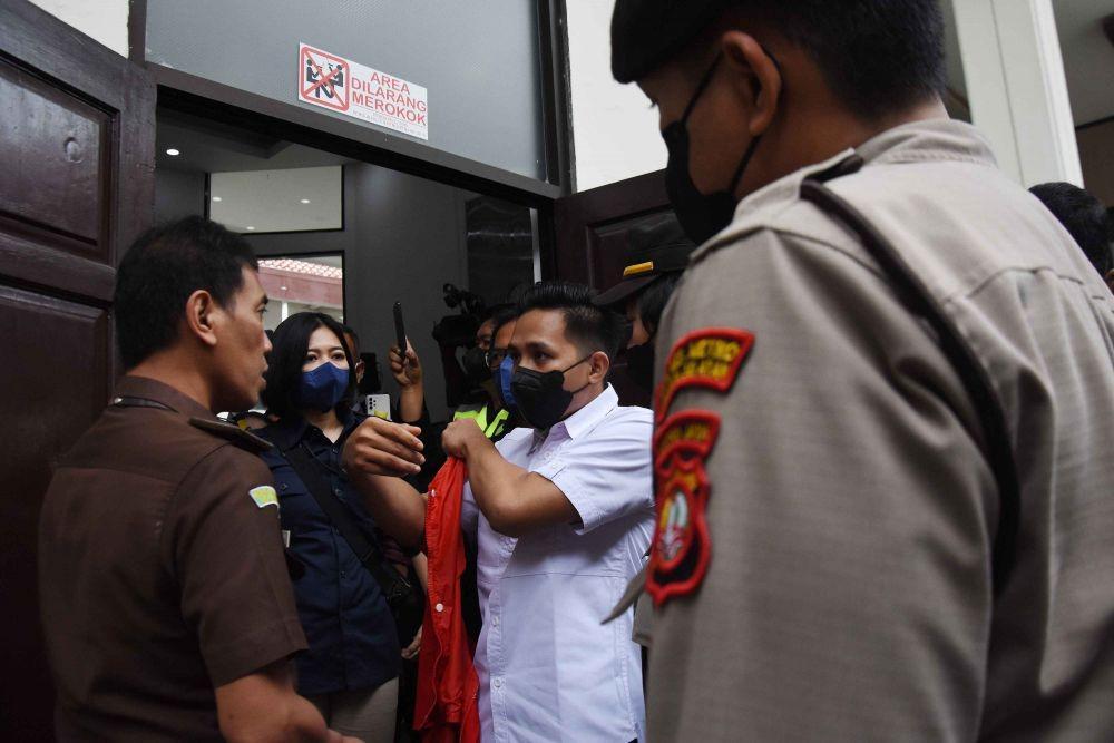 Bharada E Diam-diam Dibawa LPSK Keluar dari Bareskrim ke Salemba