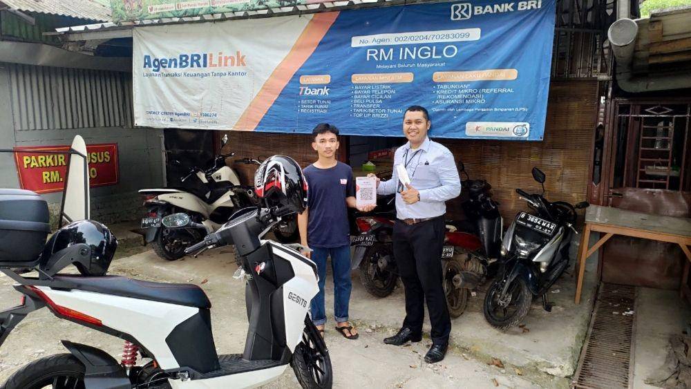 Agen BRILink menyediakan layanan yang dekat dan aman. (Dok. BRI)
