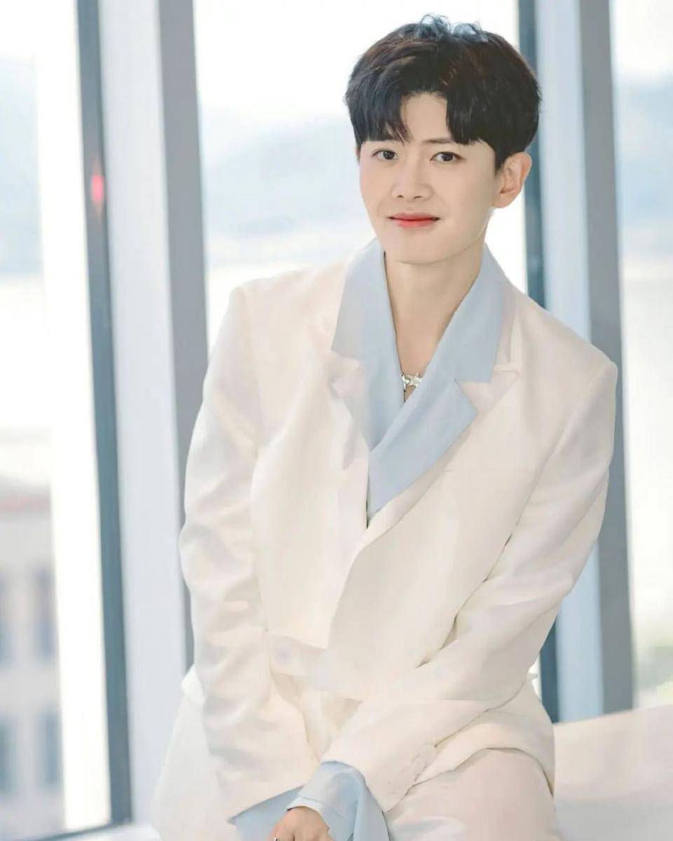 Ren Jialun (instagram.com/renjialun_03)