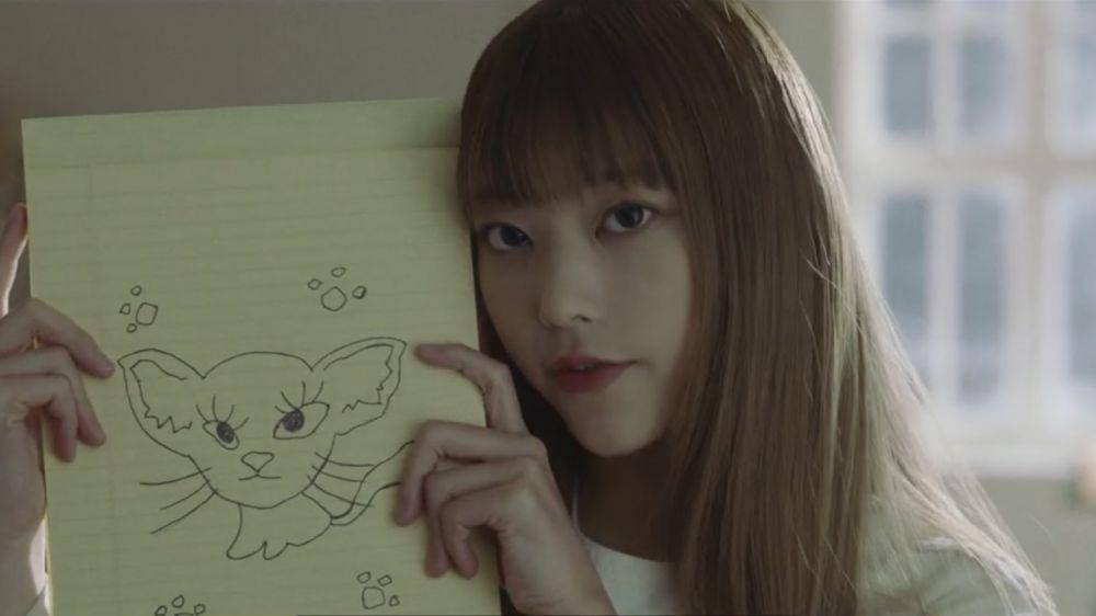 Haerin dalam cuplikan adegan MV "OMG" NewJeans (youtube.com/HYBE Labels)