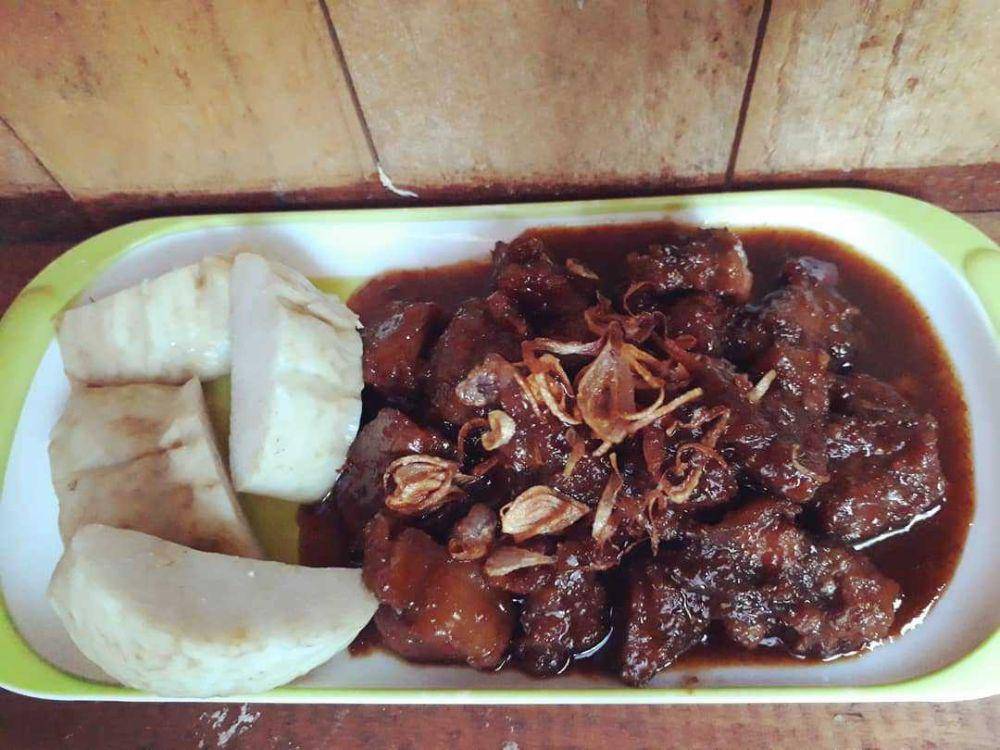 Kambing goreng kecap (instagram.com/kedai.daboong)
