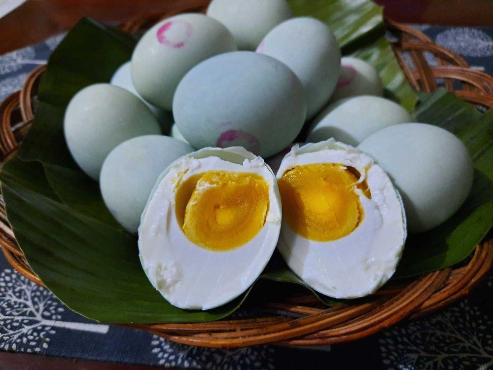 7 Resep Olahan Telur Bebek yang Enak dan Cocok Jadi Lauk Sehari-hari