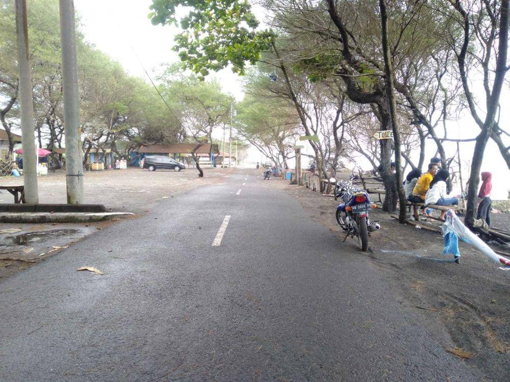 Abrasi Pantai Pandasari Bantul.(IDN Times/Daruwaskita)