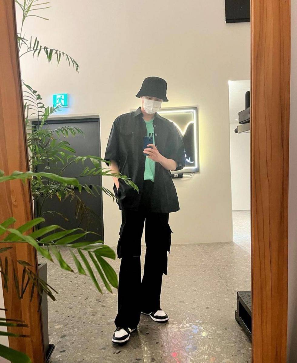 inspirasi outfit Lee Jong Suk (instagram.com/jongsuk0206)