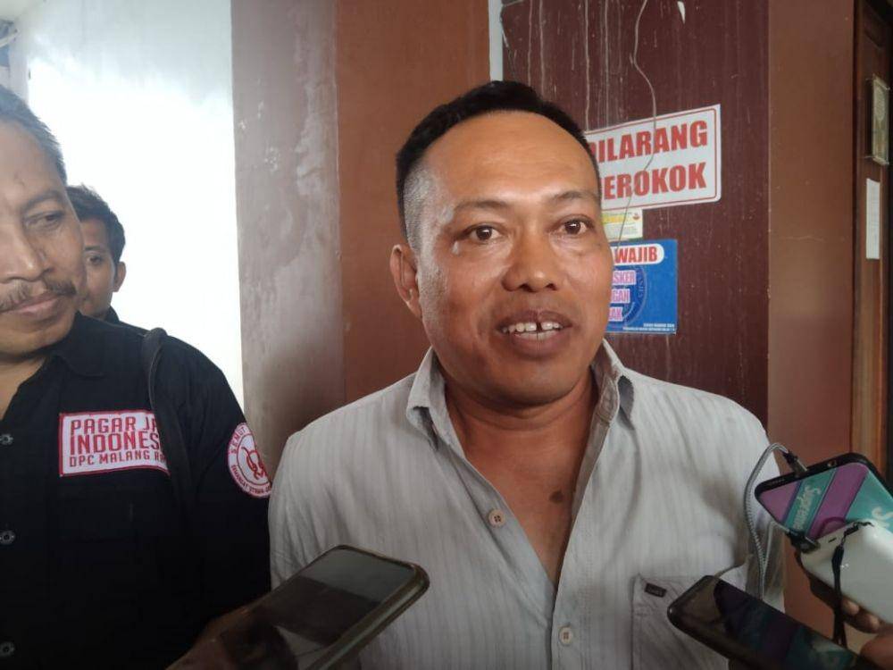 Athoilah usai mengikuti sidang di PN Kepanjen. (IDN Times/Rizal Adhi Pratama)
