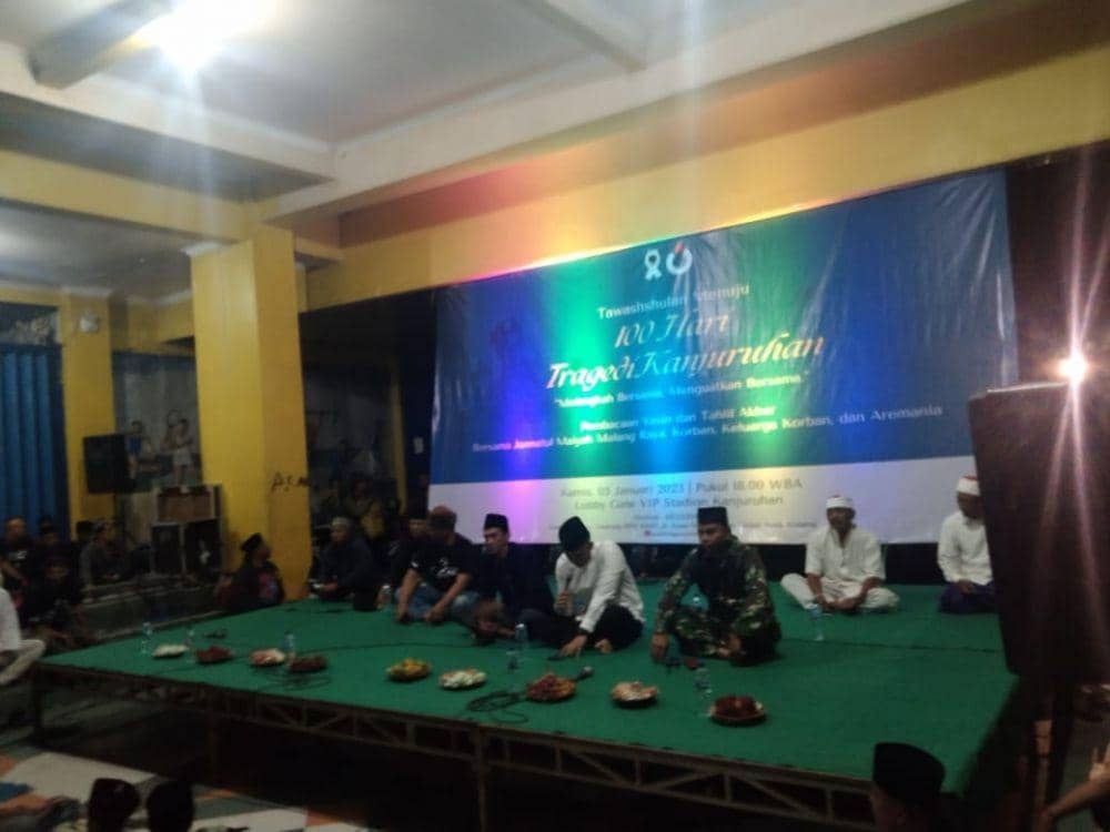 Doa bersama 100 Hari Tragedi Kanjuruhan. (IDN Times/Rizal Adhi Pratama)