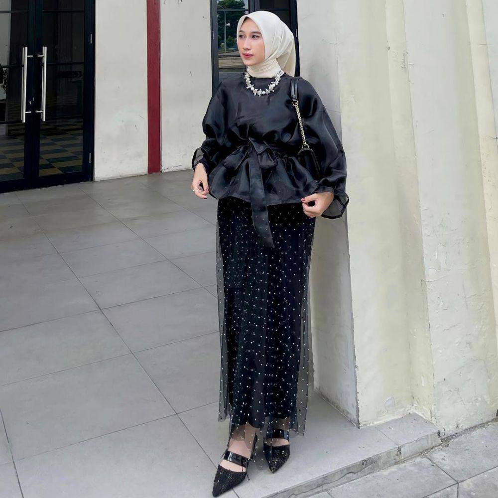 OOTD kondangan simpel ala selebgram Risa Larasati (instagram.com/fachrisaa_)