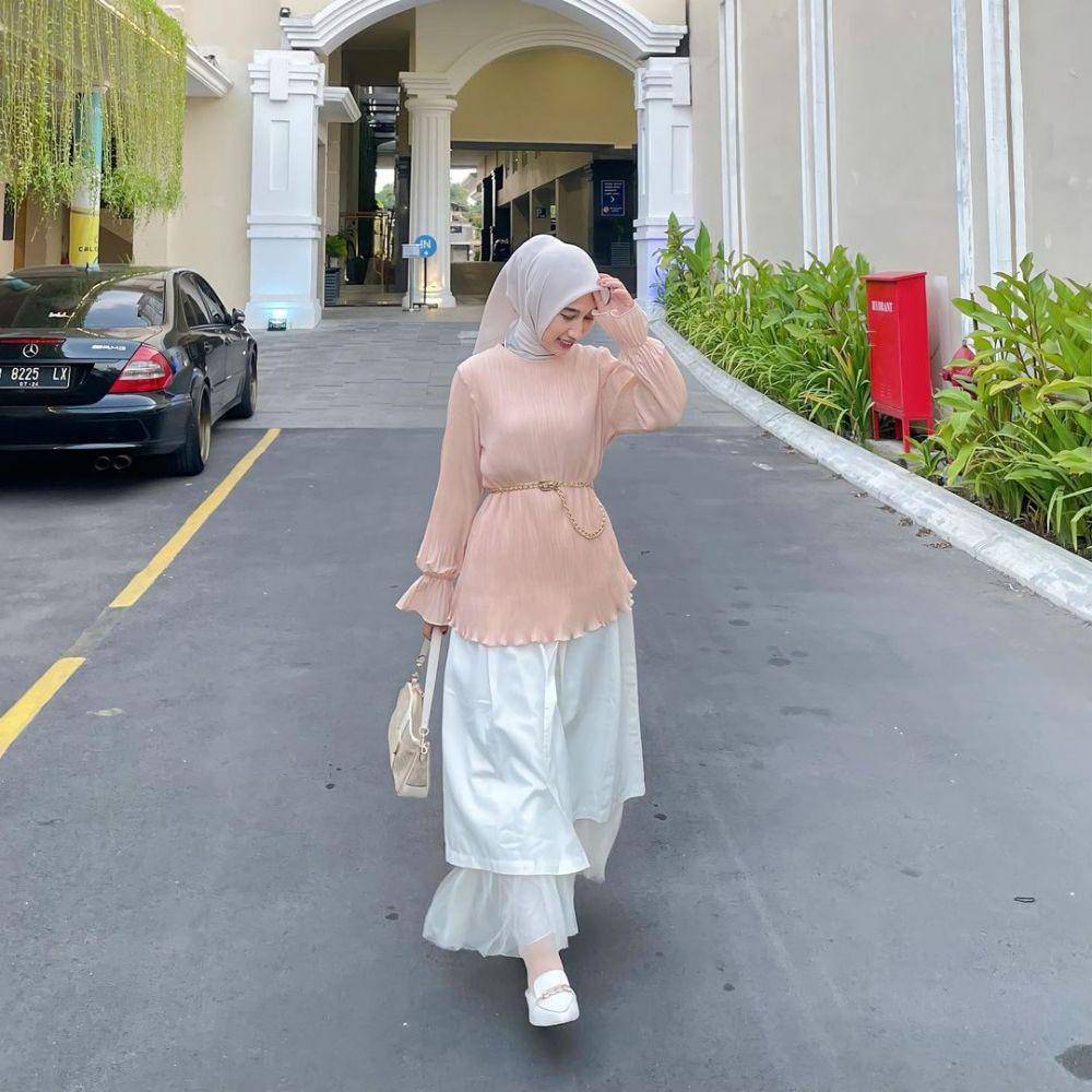 OOTD kondangan simpel ala selebgram Risa Larasati (instagram.com/fachrisaa_)