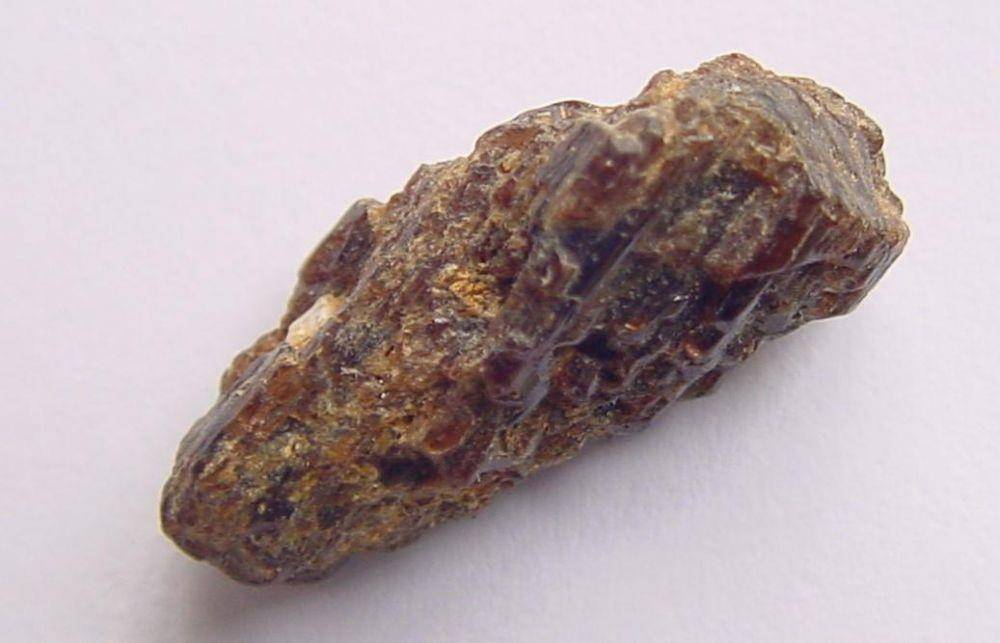 ilustrasi painite (commons.wikimedia.org)