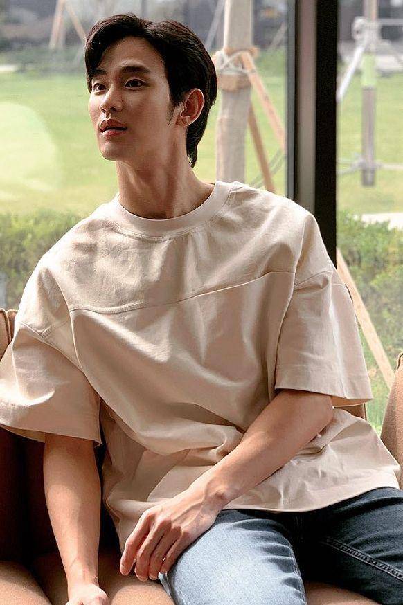Kim Soo Hyun (instagram.com/soohyun_k216)