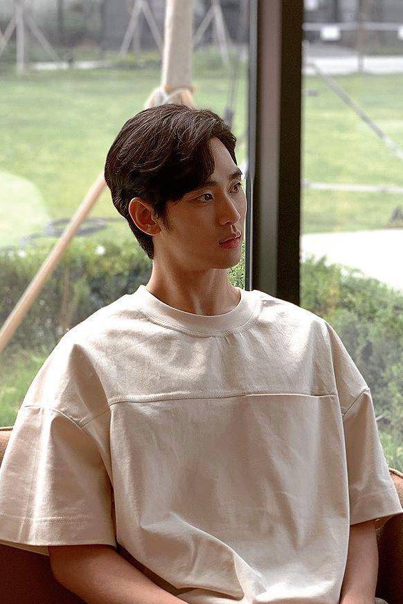 Kim Soo Hyun (instagram.com/soohyun_k216)