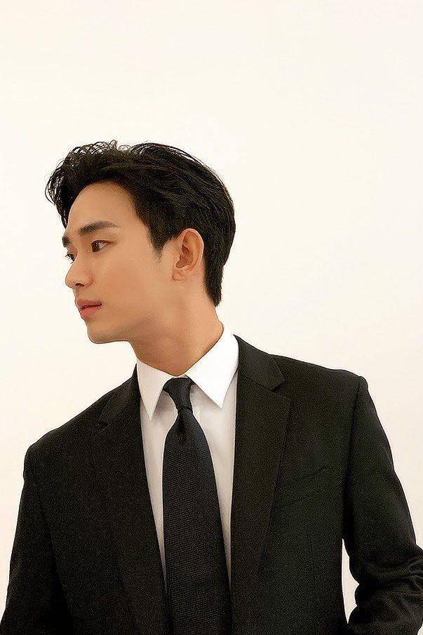 Kim Soo Hyun (instagram.com/soohyun_k216)