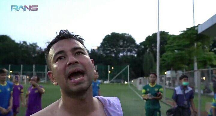 Raffi Ahmad borong jam tangan untuk karyawan. (youtube.com/Rans Entertainment)
