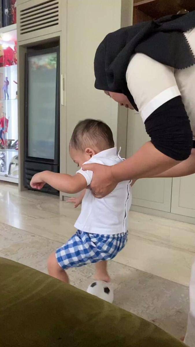 Rayyanza berlatih sepak bola. (instagram.com/raffinagita1717)