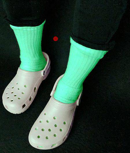 Ilustrasi ilusi warna crocs (vox.com)