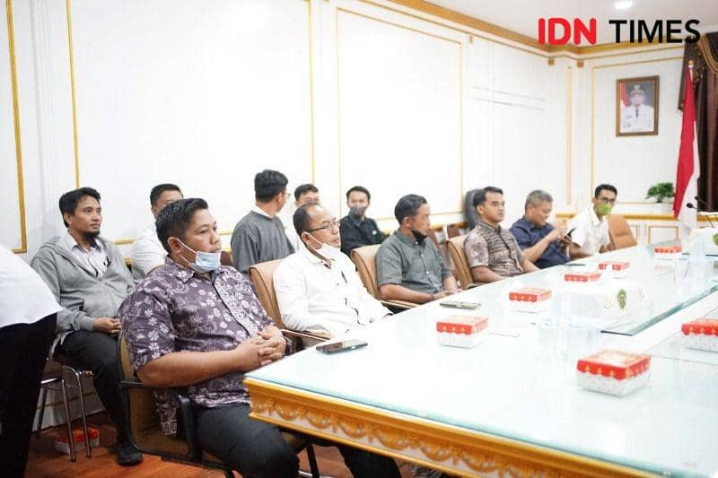 Beberapa pejabat perwakilan perusahaan perkebunan di PPU penerima SK IUP hasil rekonstruksi (IDN Times/Ervan)