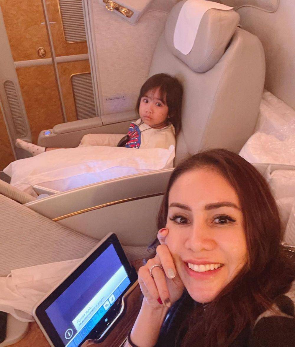 potret liburan keluarga Momo eks Geisha (instagram.com/therealmomogeisha)