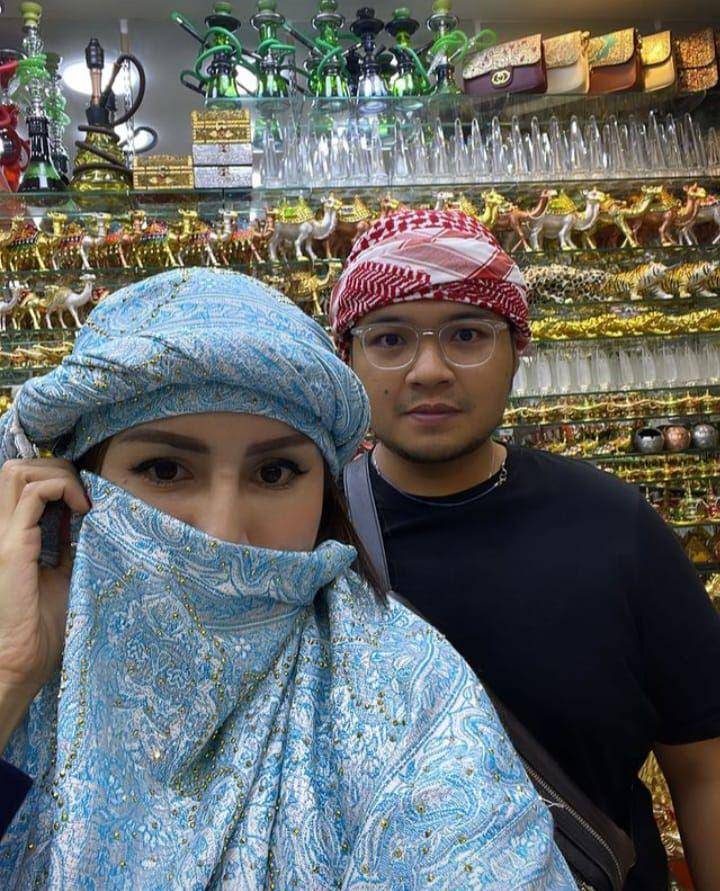 potret liburan keluarga Momo eks Geisha (instagram.com/therealmomogeisha)