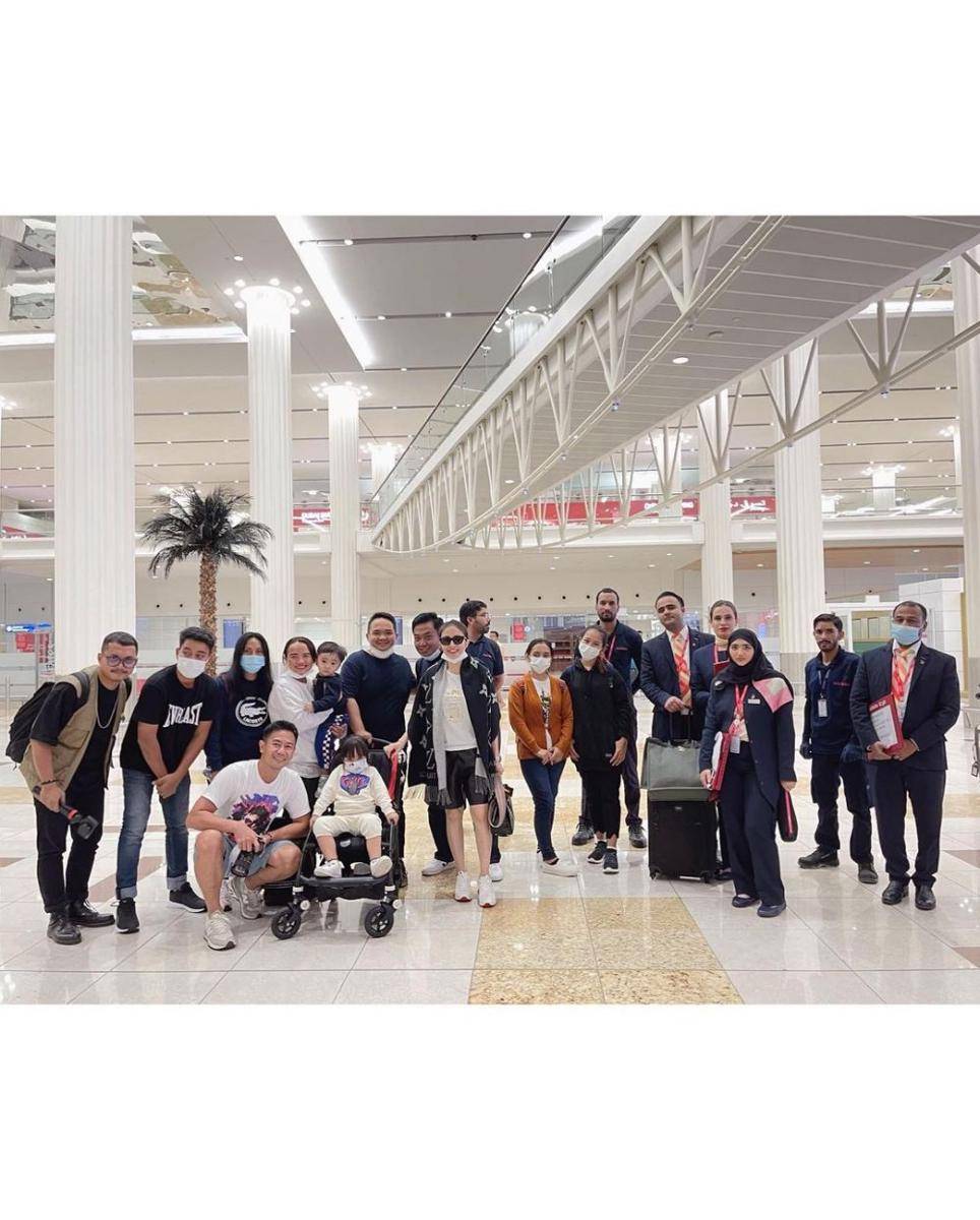 potret liburan keluarga Momo eks Geisha (instagram.com/therealmomogeisha)
