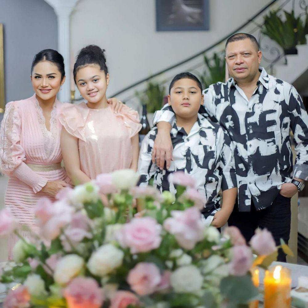 potret terbaru Amora Lemos (Instagram.com/krisdayantilemos)
