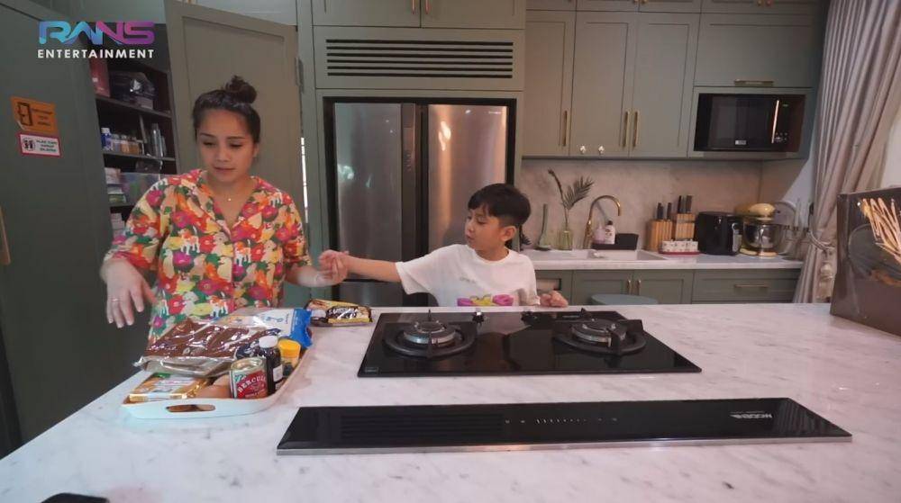 Rafathar bikin cookies (YouTube.com/Rans Entertainment)