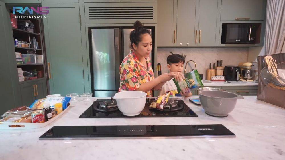 Rafathar bikin cookies (YouTube.com/Rans Entertainment)