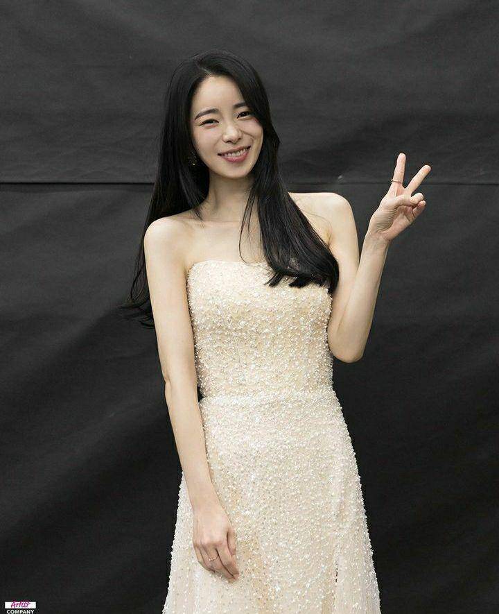OOTD Lim Ji Yeon (instagram.com/limjjy2)