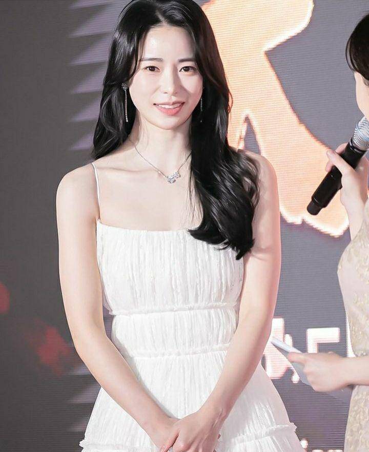 OOTD Lim Ji Yeon (instagram.com/limjjy2)