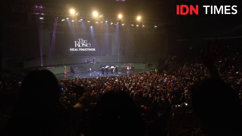 The Rose di konser HEAL TOGETHER in Jakarta pada Jumat (6/1/2022) (dok. IDN Times/Ines Sela Melia)