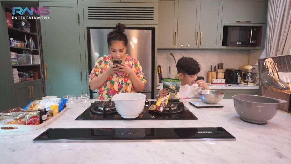Rafathar bikin cookies (YouTube.com/Rans Entertainment)