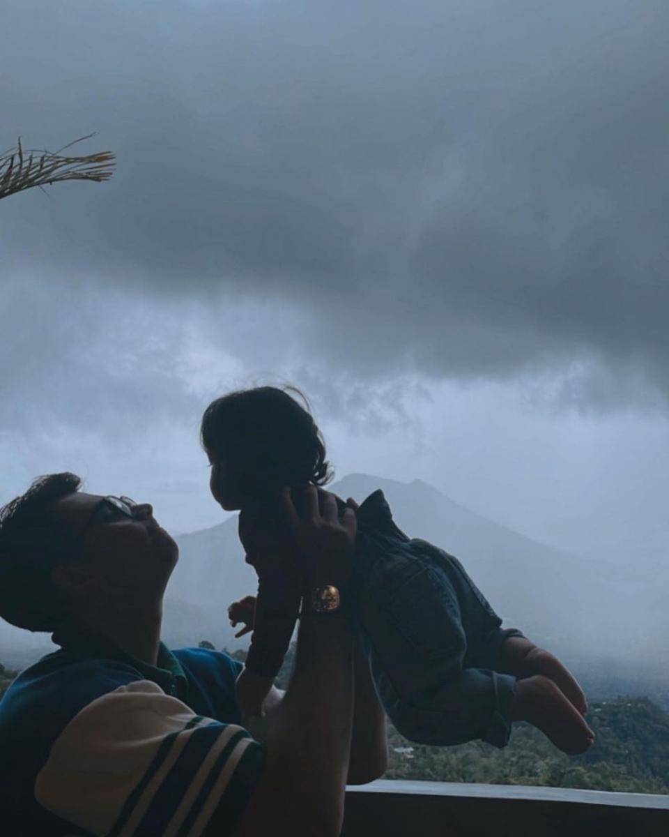 potret Nadeo Argawinata momong anak (instagram.com/nadeowinataa/)