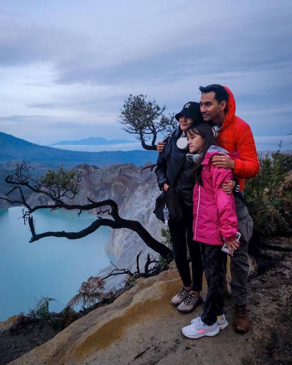 potret keluarga liburan Darius Sinathrya (instagram.com/dagnesia)