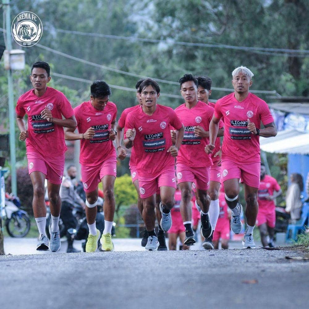 Pemain Arema saat melakukan TC di Kusuma Agrowisata Kota Batu. (Instagram/aremafcofficial)