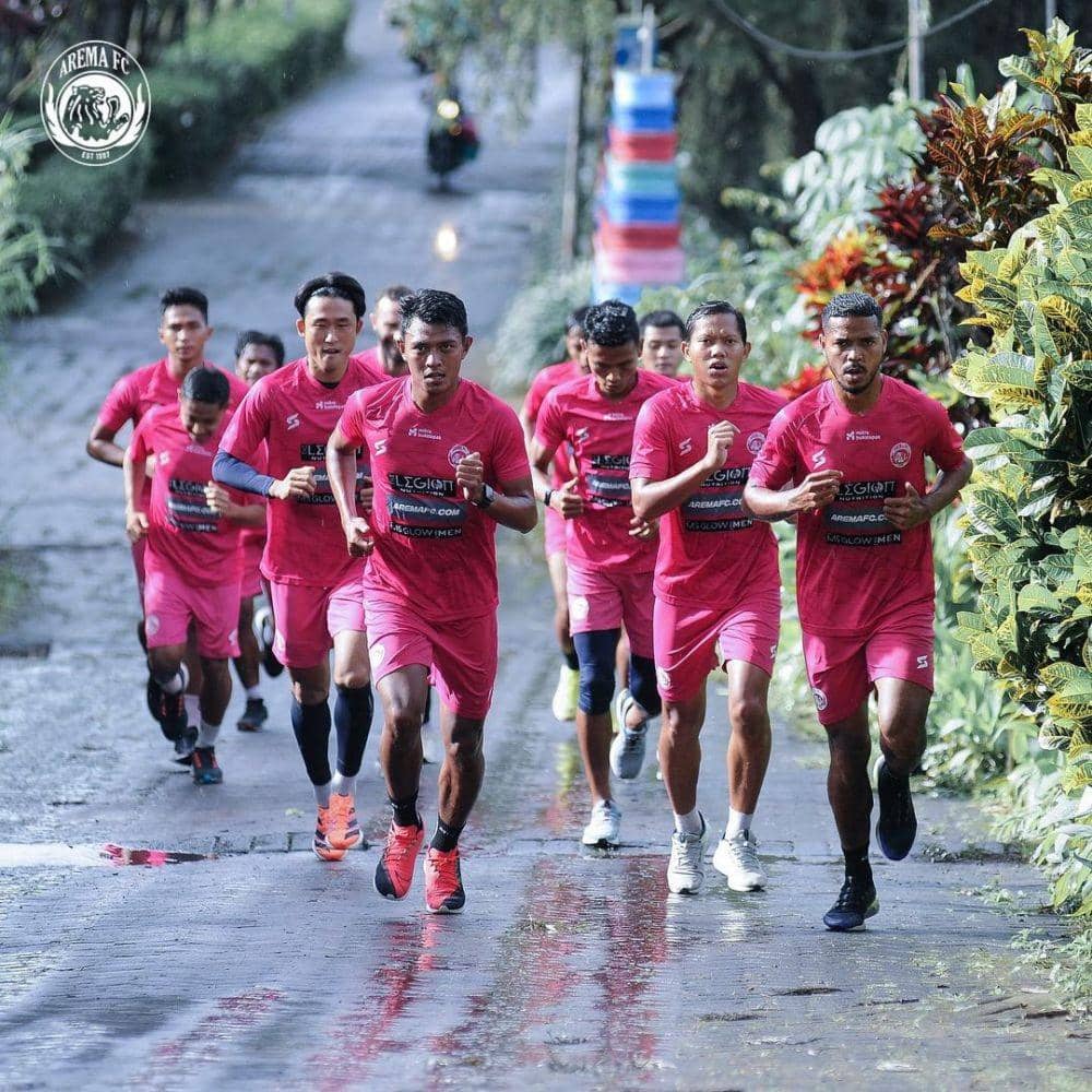 Pemain Arema FC saat TC di Kusuma Agrowisata Kota Batu. (Instagram/aremafcofficial)