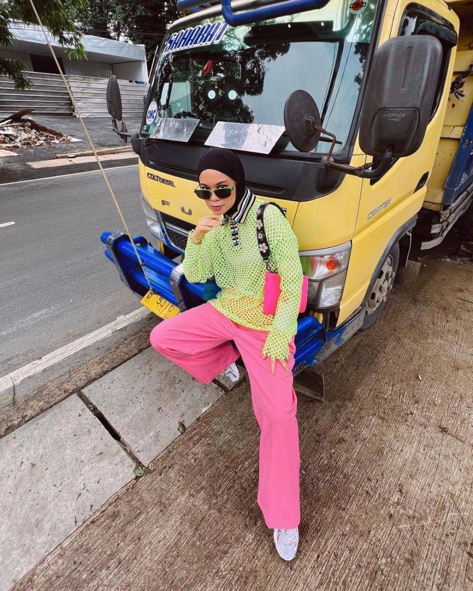 OOTD hijab colorful ala Tantri Namirah (instagram.com/tantrinamirah)
