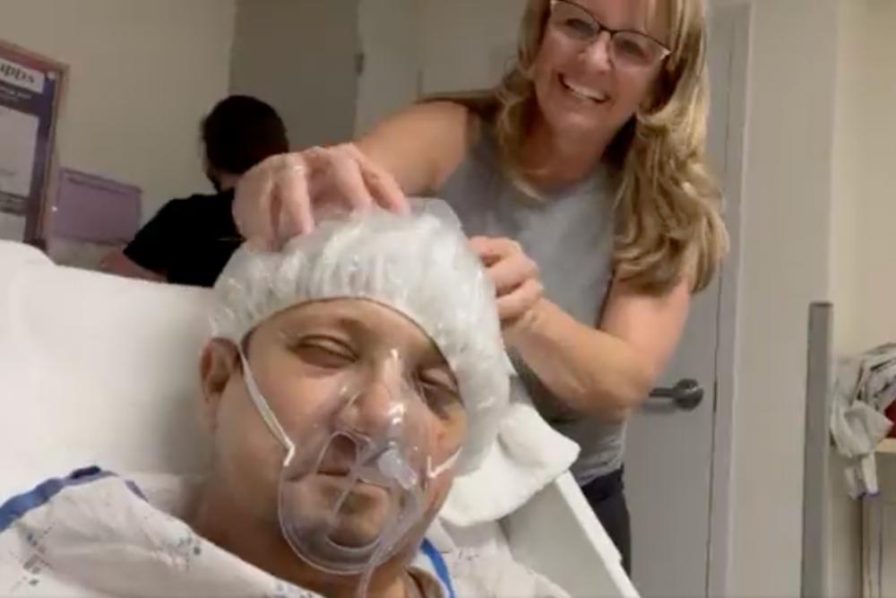 Update Kondisi Jeremy Renner Pasca Kecelakaan, Alami Hari Buruk di ICU