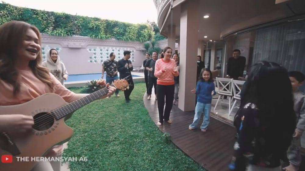 ulang tahun Arsy (YouTube.com/The Hermansyah A6)