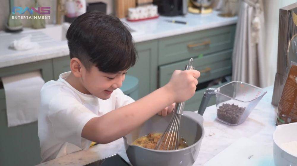 Rafathar bikin cookies (YouTube.com/Rans Entertainment)