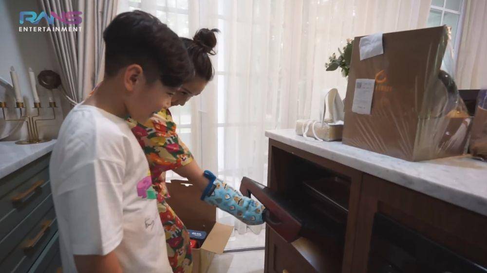 Rafathar bikin cookies (YouTube.com/Rans Entertainment)