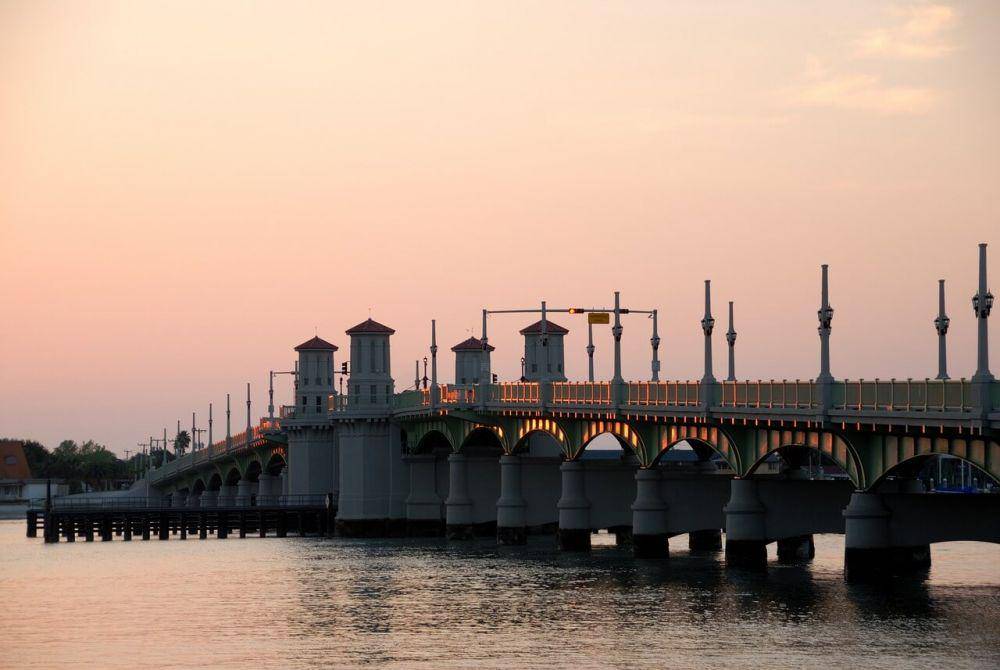 ilustrasi jembatan singa st. augustine, florida (pixabay.com/Paul Brennan)