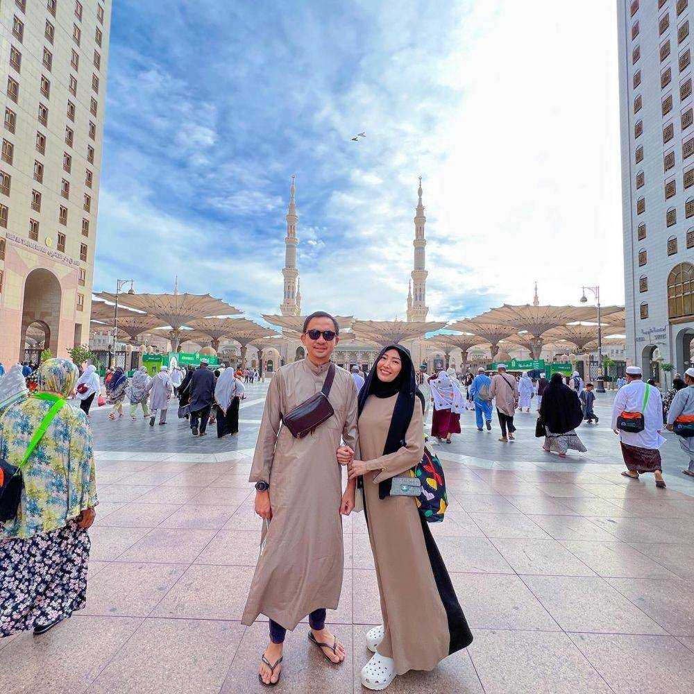 OOTD liburan artis bareng pasangan (instagram.com/mrsayudewi)